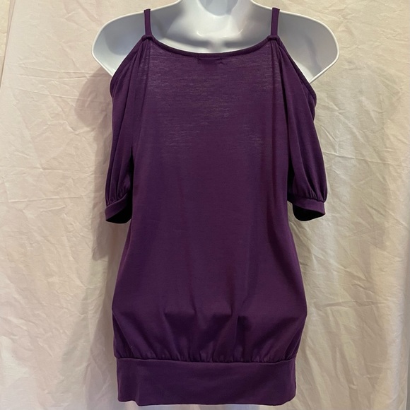 Purple cold shoulder top with metal straps - Picture 3 of 5